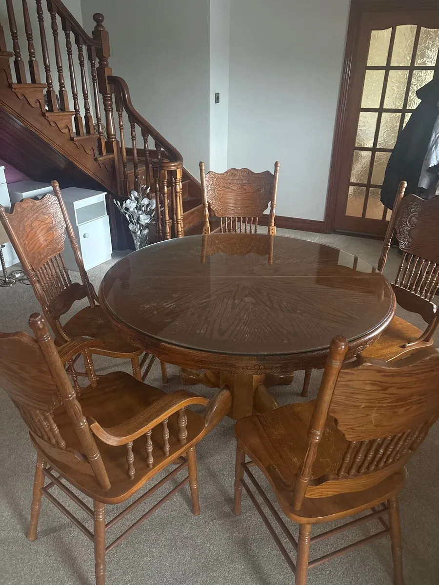 Kitchen table and chairs - Image 1