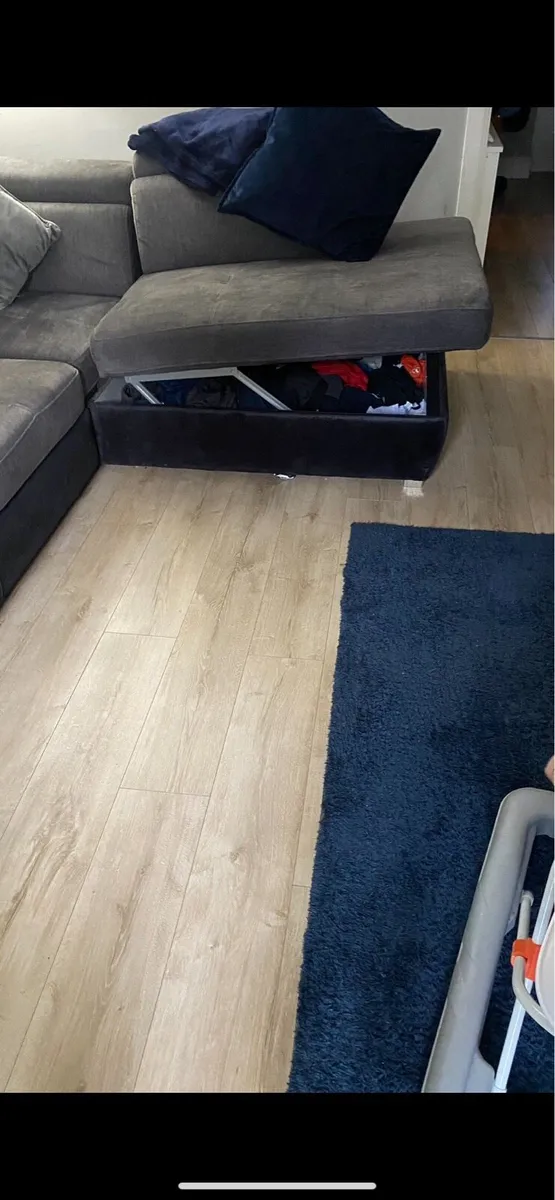Couch - Image 4