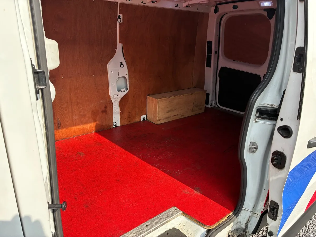 Nissan NV300 2.0l  120bhp Lwb - Image 3