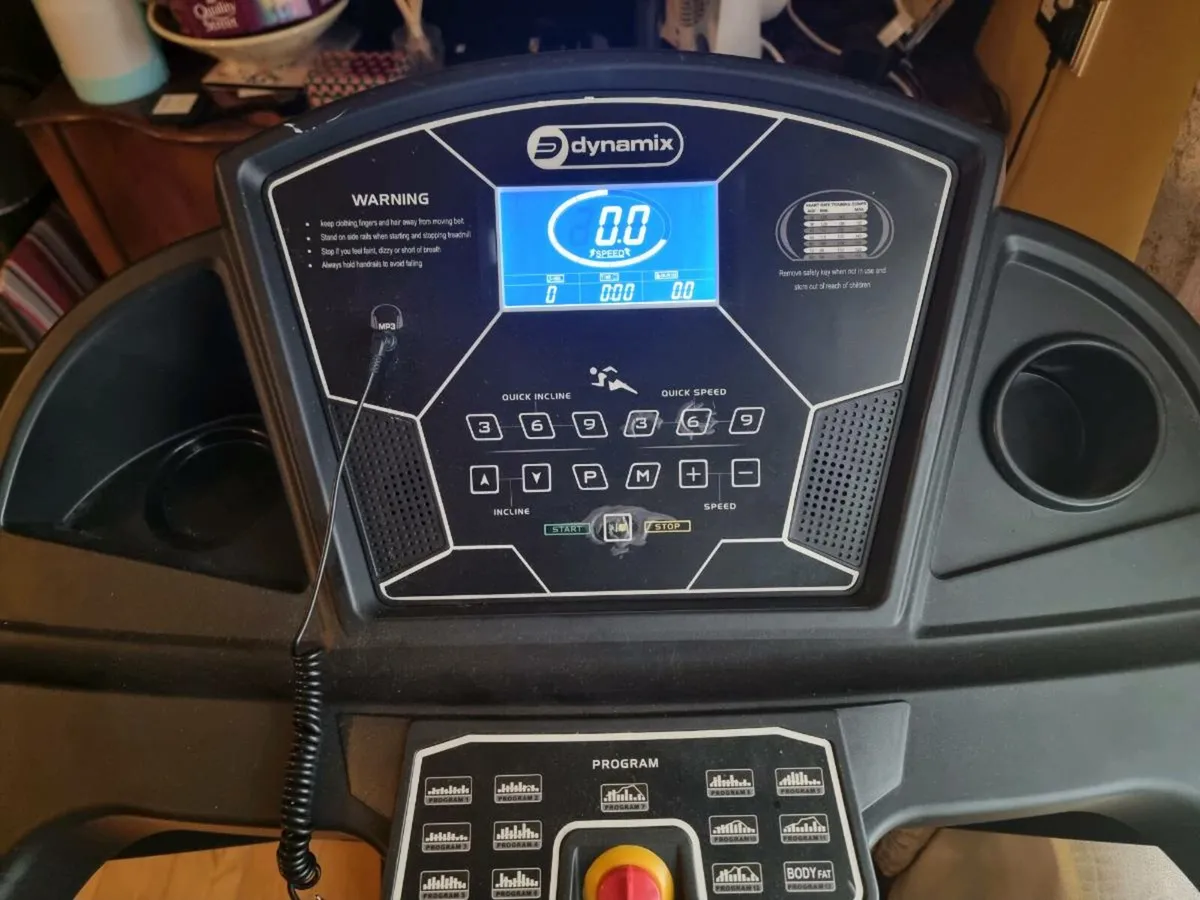 Dynamic treadmill with auto incline and speaker - Image 1