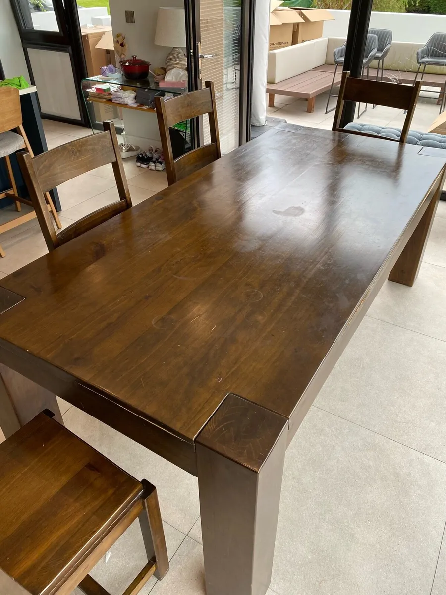 Table & chairs - Image 1