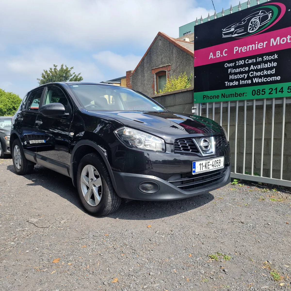 Nissan Qashqai 2011 Service history - Image 1