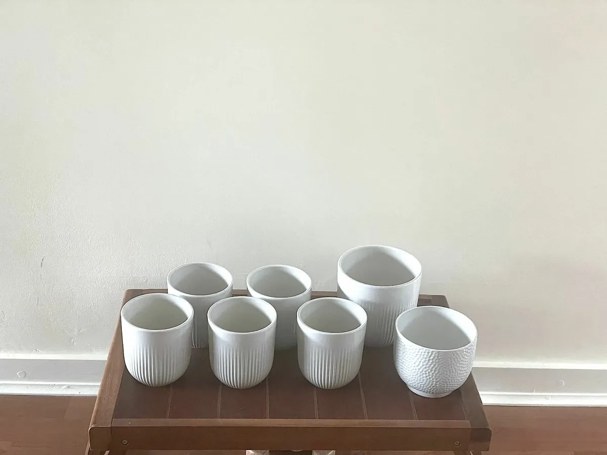 White flower pots - Image 1