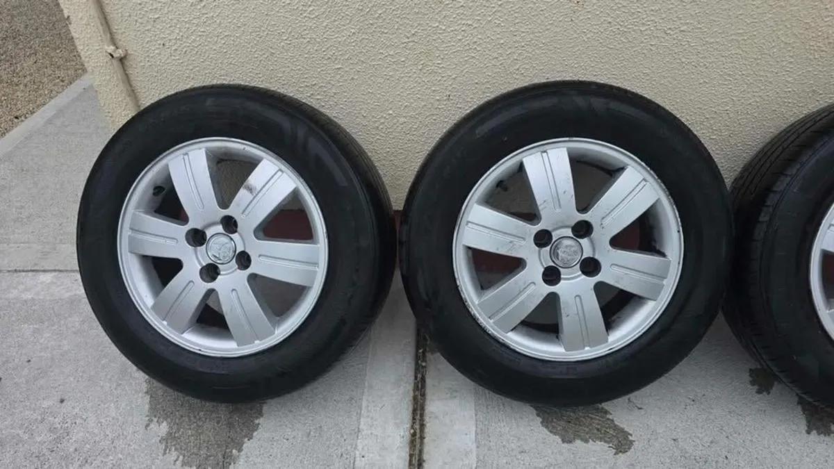 Toyota Corolla Alloy Wheels 15'' 4x100 - Image 3