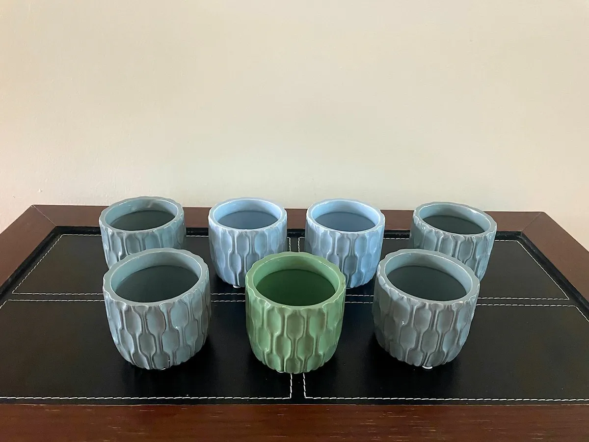 Green shade ceramic flower pots (2 lots) - Image 1