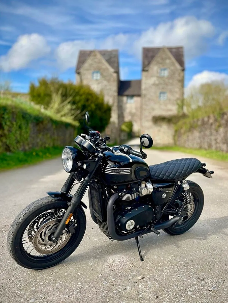 2018 Triumph Bonneville T120 Black - Image 1