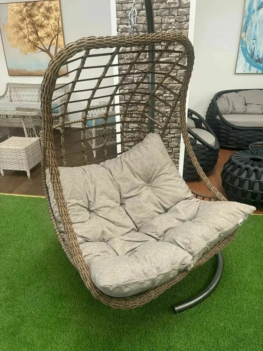 Egg Chair with a slight cosmetic defect - Image 2