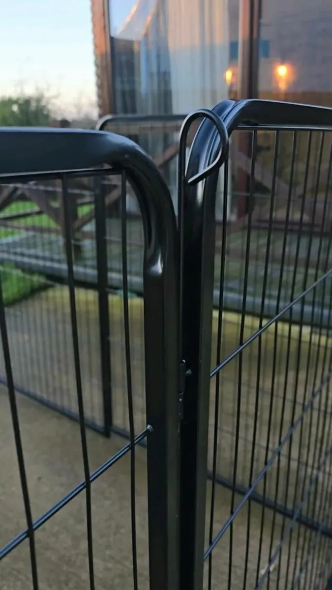 Enclosure 8 panels brand new - Image 4