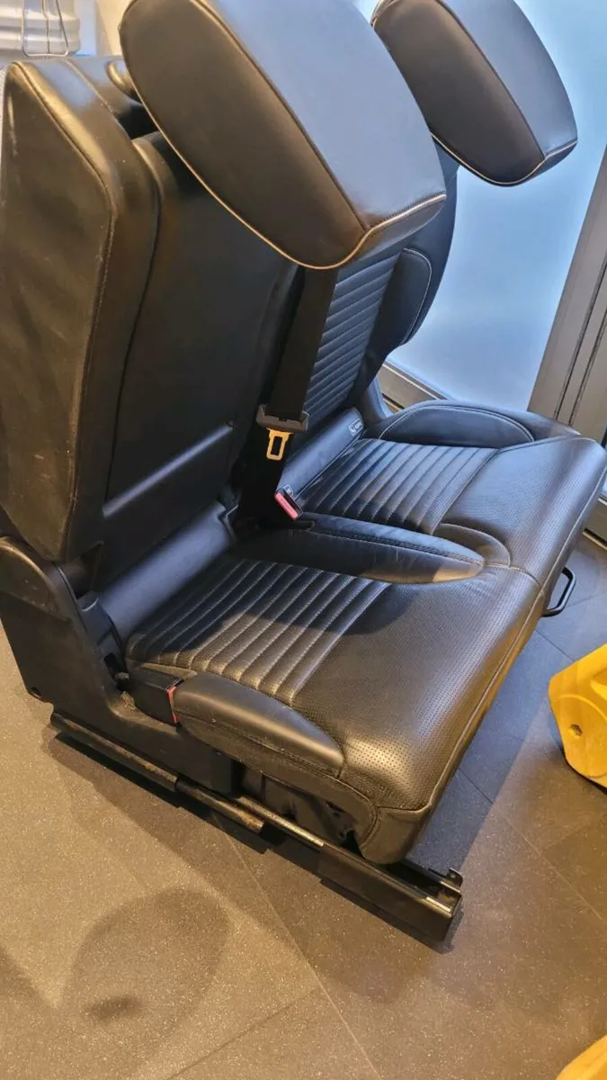 Second row seats for Land Rover Discovery HSE 5 - Image 2