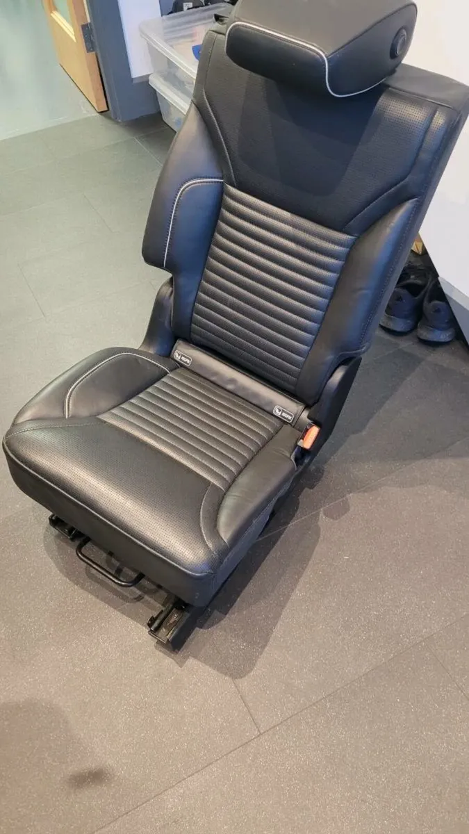 Second row seats for Land Rover Discovery HSE 5 - Image 4