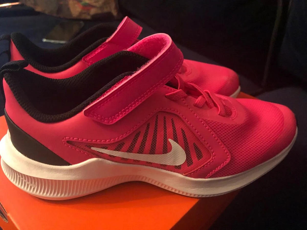 Nike runners for girls - Image 1