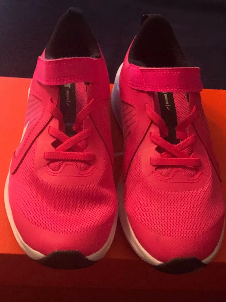 Nike runners for girls - Image 2