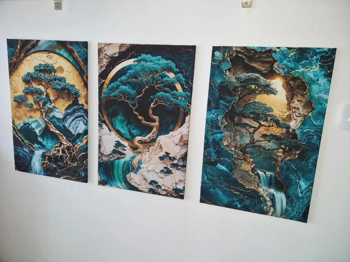 3 canvas 70 cm x 45 cm - Image 1