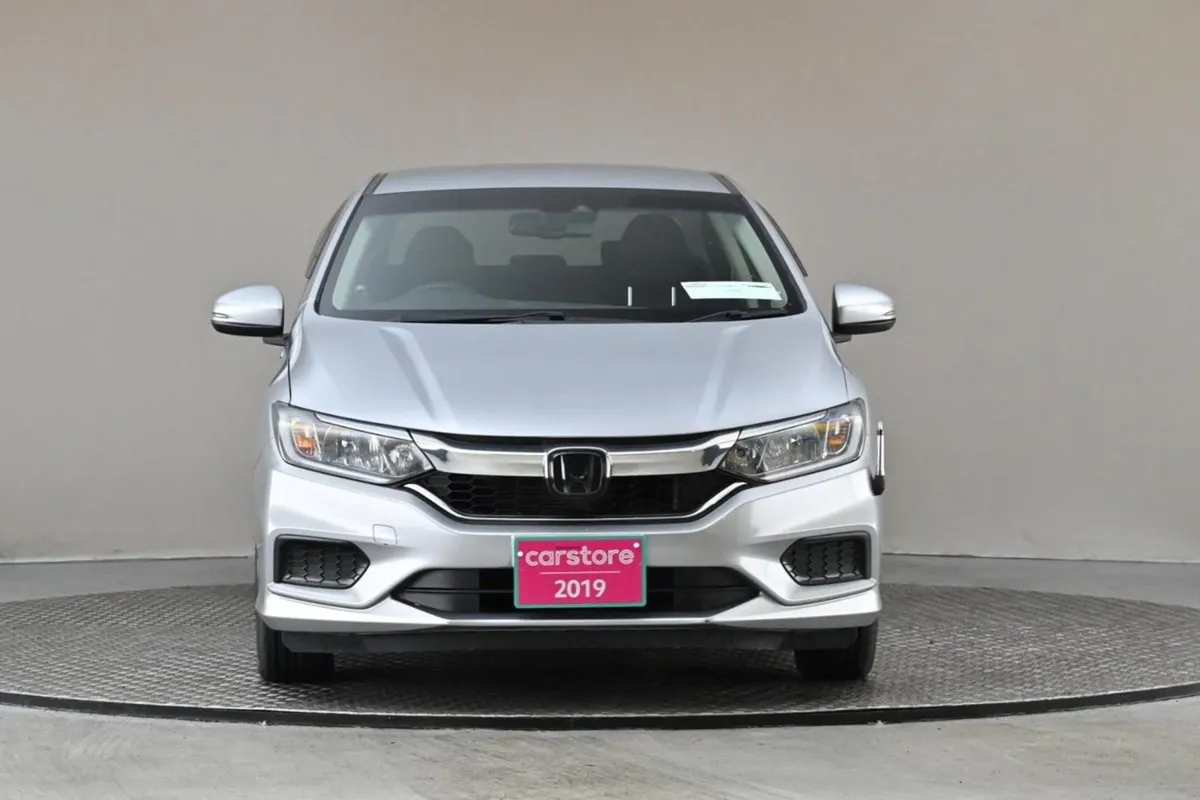 Honda Grace 1.5 Hybrid 4DR Auto  9  Android Car P - Image 2