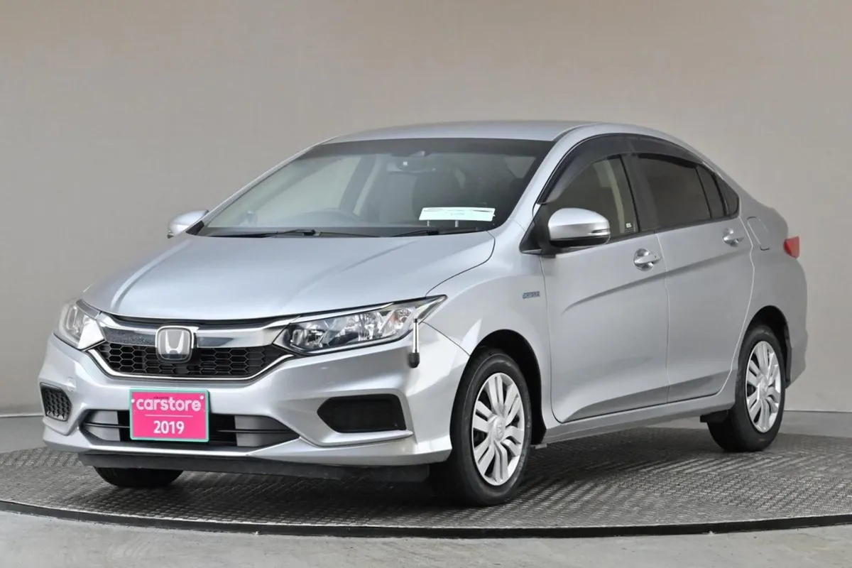 Honda Grace 1.5 Hybrid 4DR Auto  9  Android Car P - Image 3