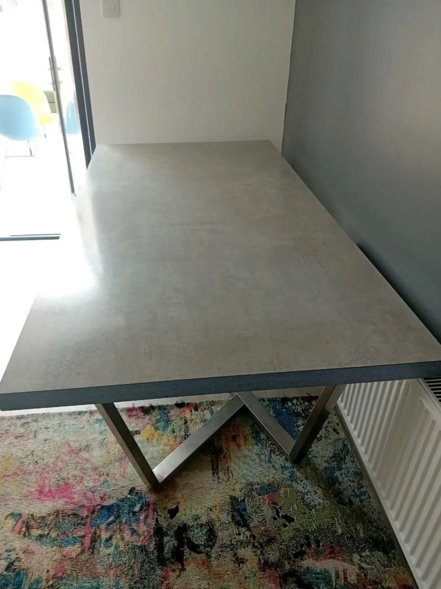 Dining table - Image 2