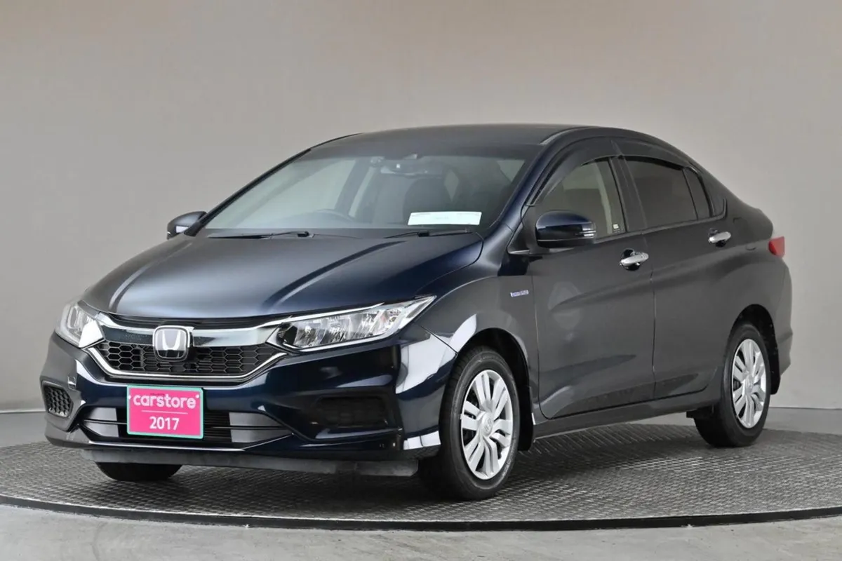 Honda Grace 1.5 Hybrid 4DR Auto  very Low Mileage - Image 3