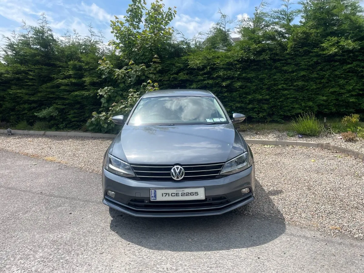 Volkswagen Jetta 2017 - Image 2