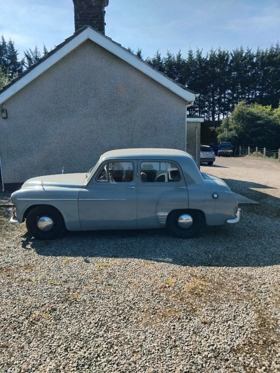 Vintage car - Image 1