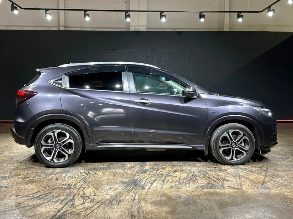 Honda Vezel 1.5 HYBRID AUTOMATIC - FULL BLACK LEAT - Image 3