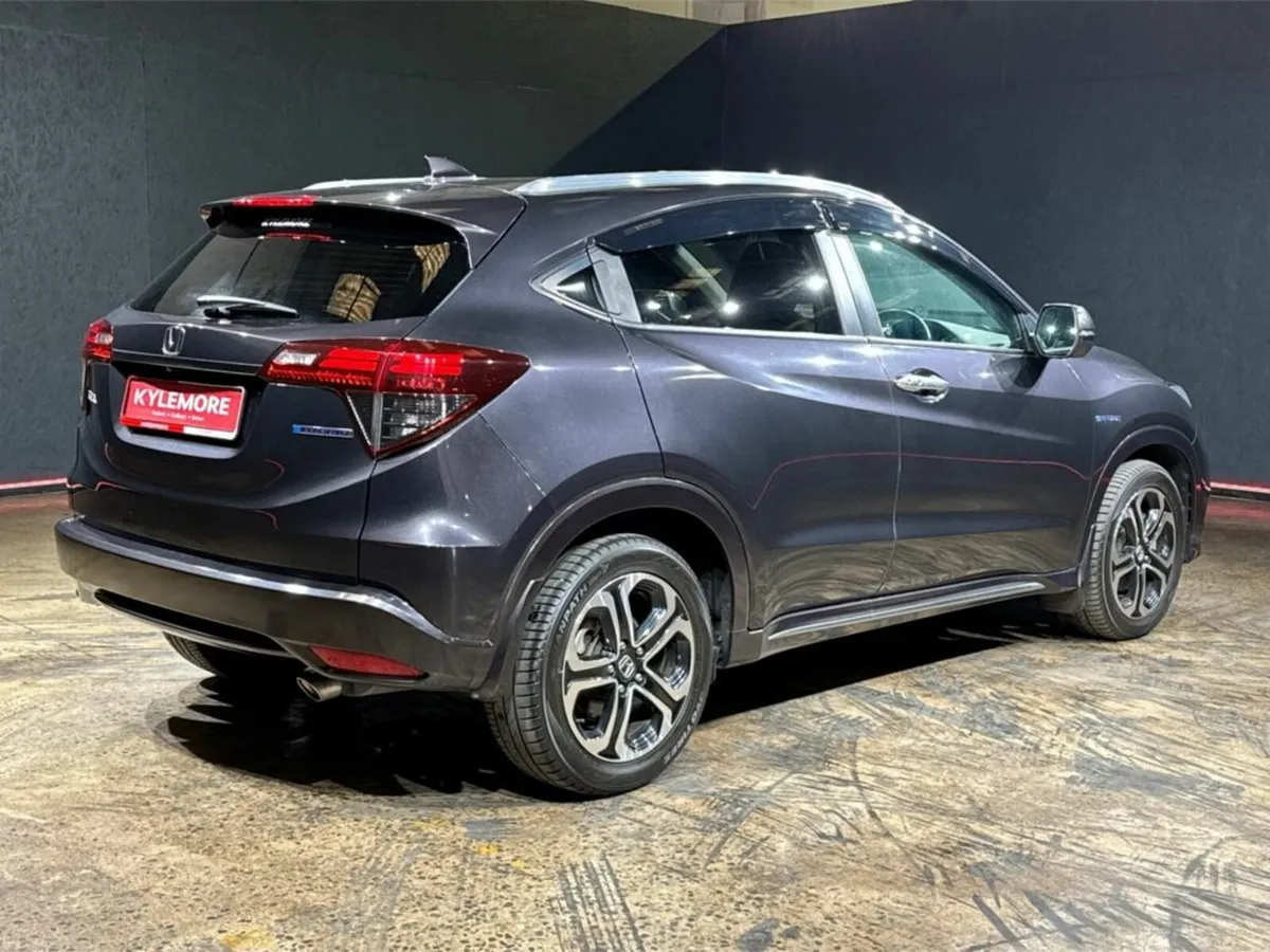 Honda Vezel 1.5 HYBRID AUTOMATIC - FULL BLACK LEAT - Image 4