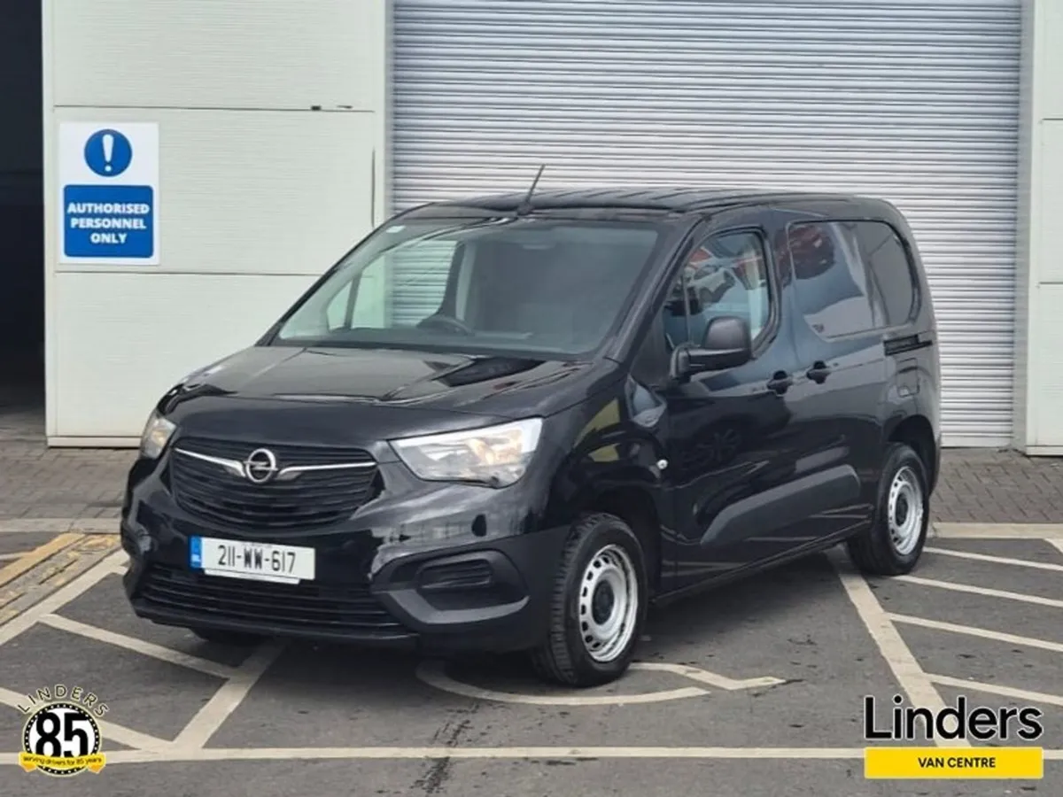 Opel Combo 3 Seats Low KMS 1 Owner - Image 2