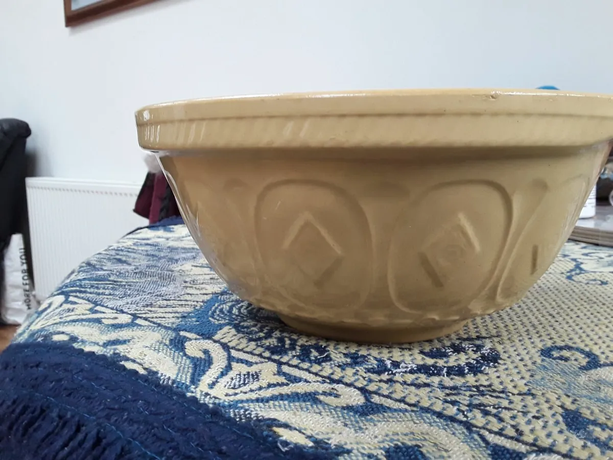 Collectible vintage baking bowl - Image 1