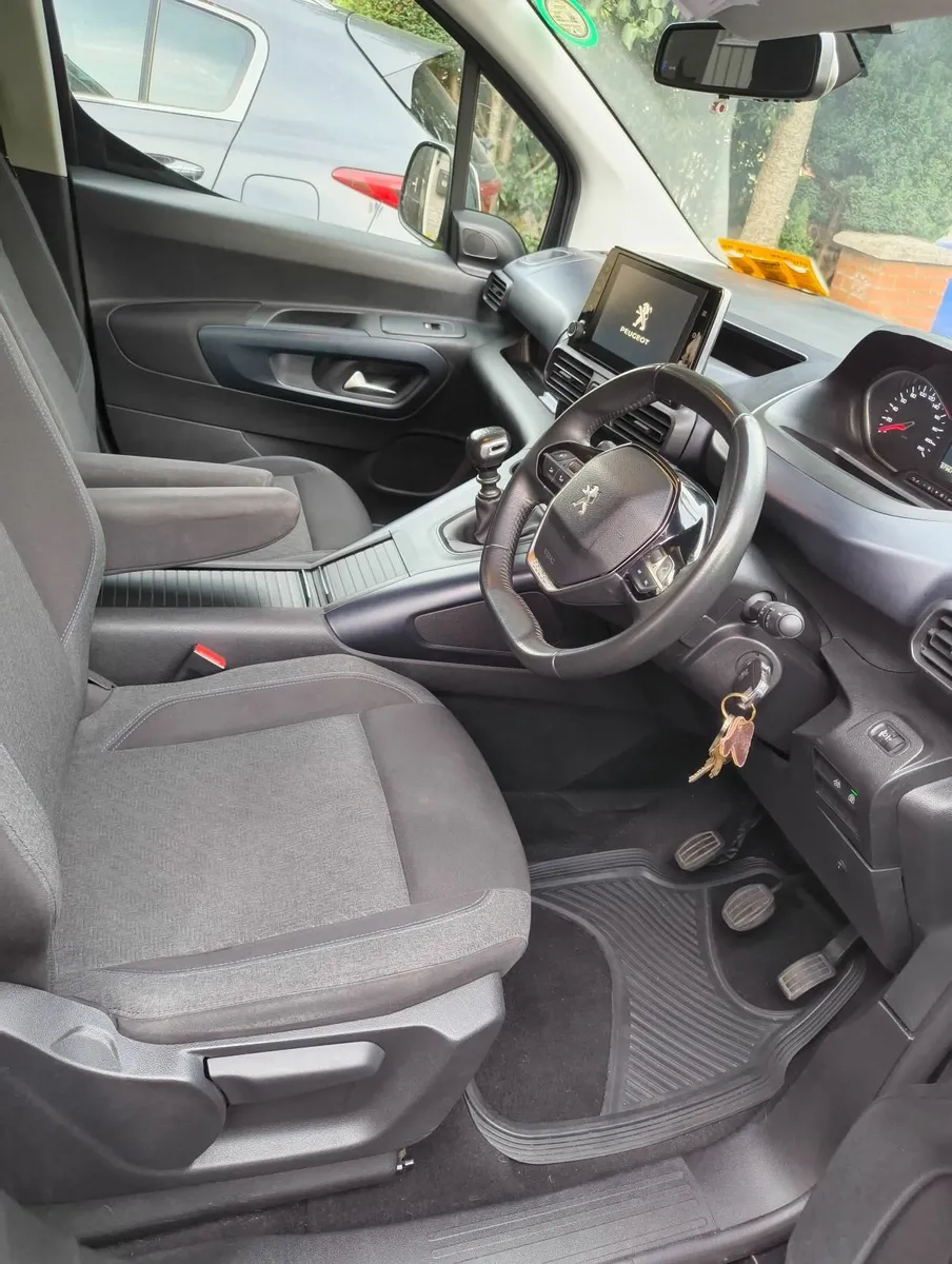 Peugeot Rifter 5 Seater - Image 2