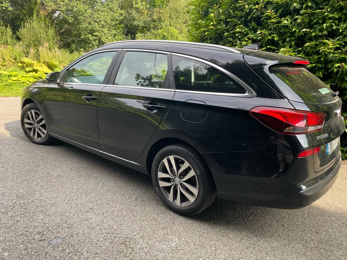 Hyundai i30 SE 1.6crdi Tourer - Image 2