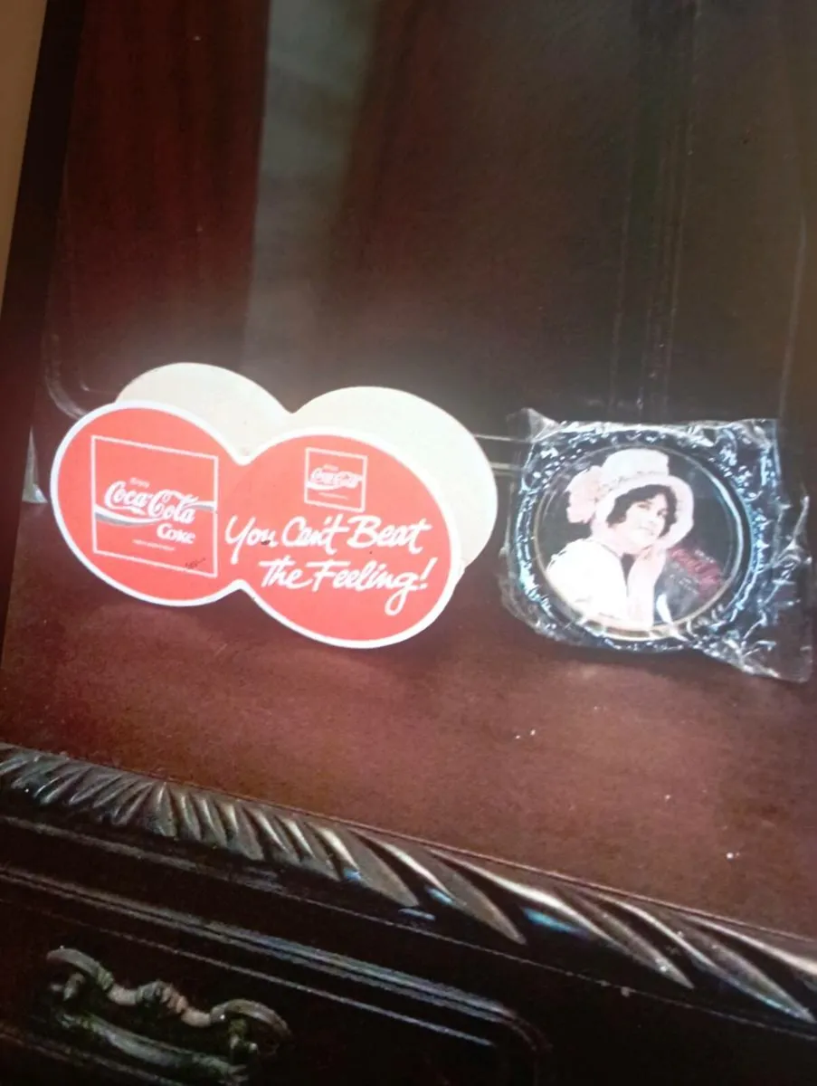 VINTAGE COCA COLA MEMORABILIA SET OF STEEL COASTER - Image 1