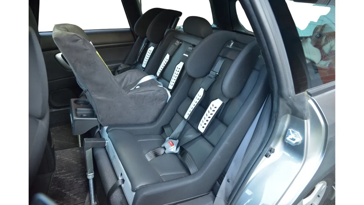 Multimac Three Seater with Minimac, Good Condition - Image 2