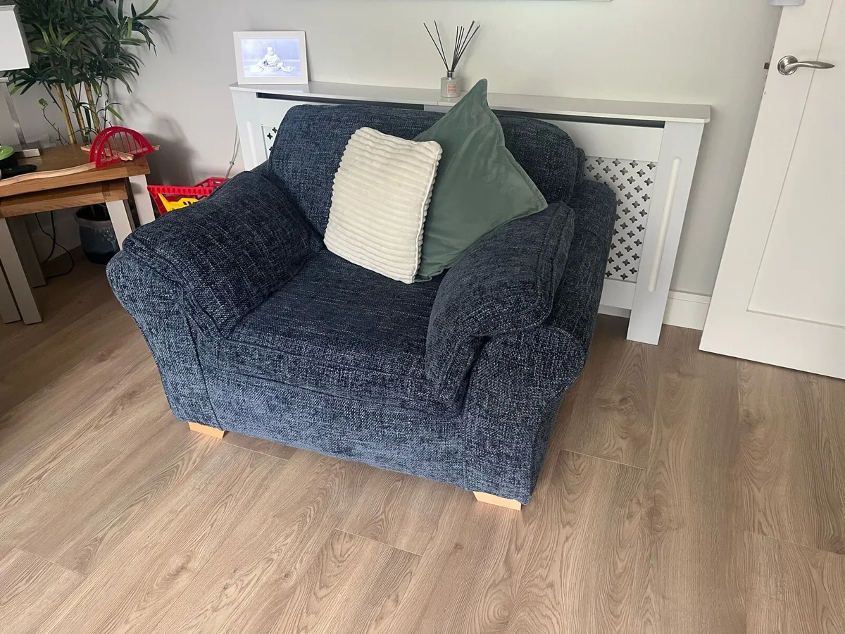 Recliner couches/sofas - Image 4