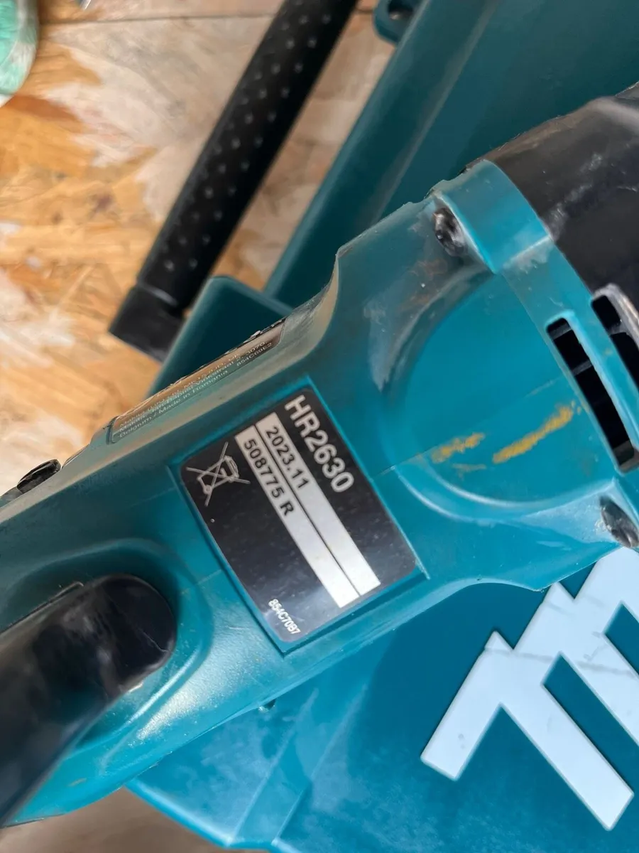 Makita sds drill 220v - Image 3