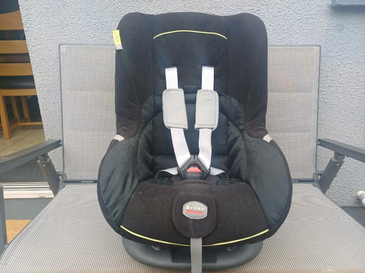 Child's car seat - Image 1