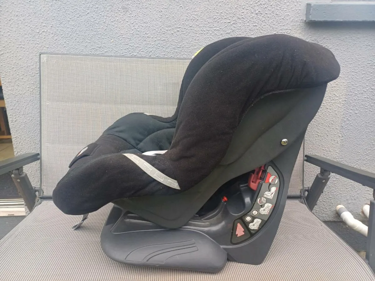 Child's car seat - Image 2