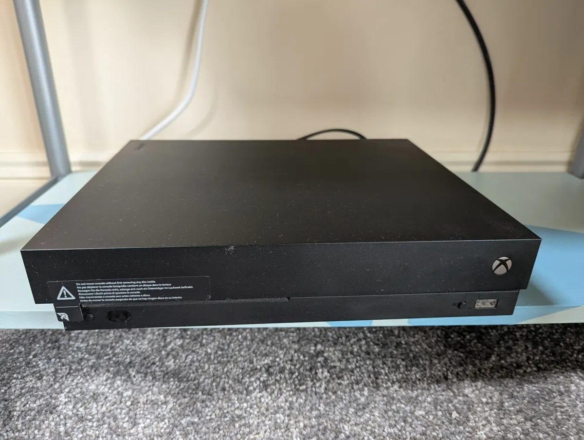 Xbox One, two controllers and a bundle of 15 games - Image 1