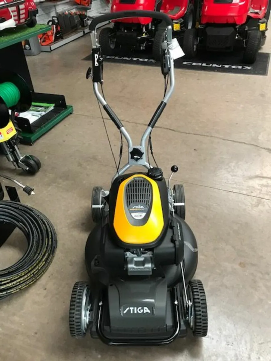 Castelgarden XDC140 33'' Manual Ride on Mower - Image 4