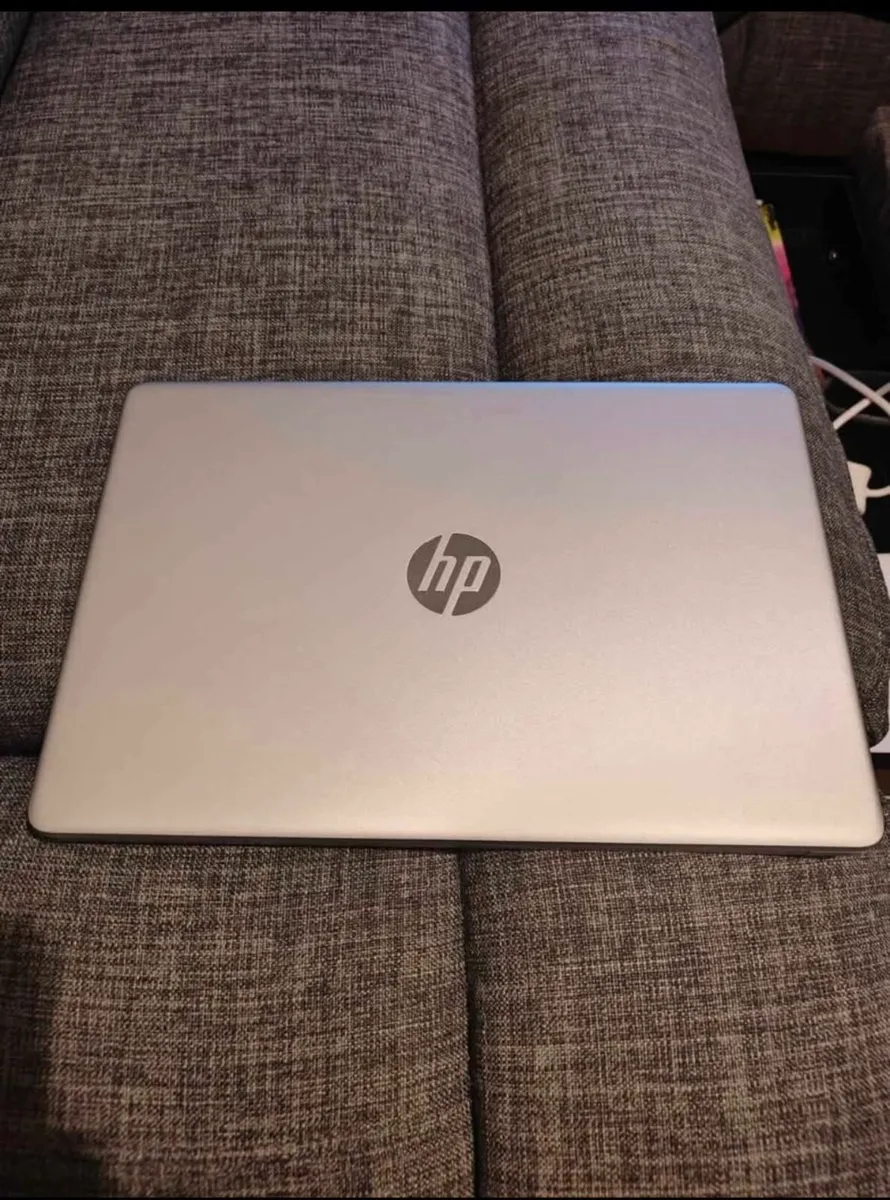 Laptop - Image 3