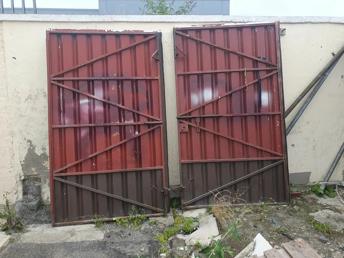 Garage doors - Image 2