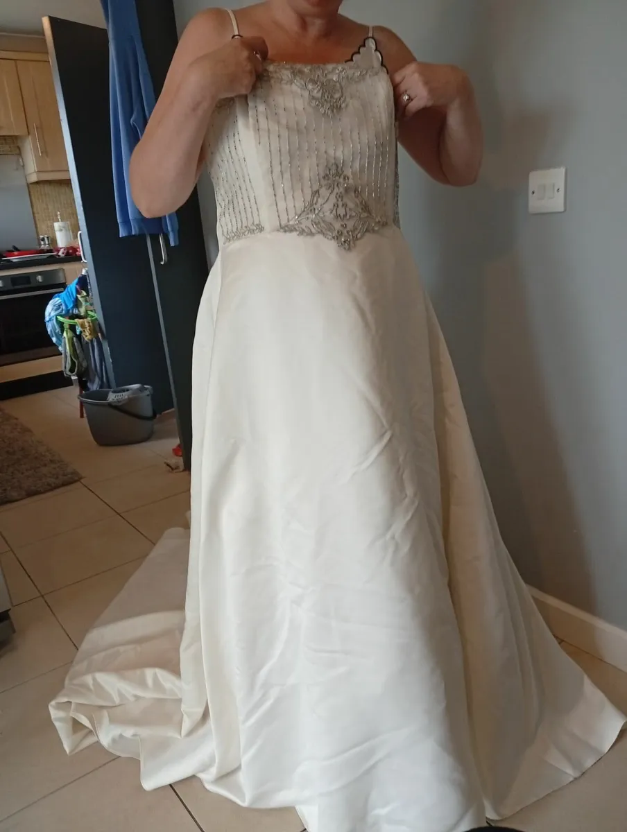Wedding dress - Image 1