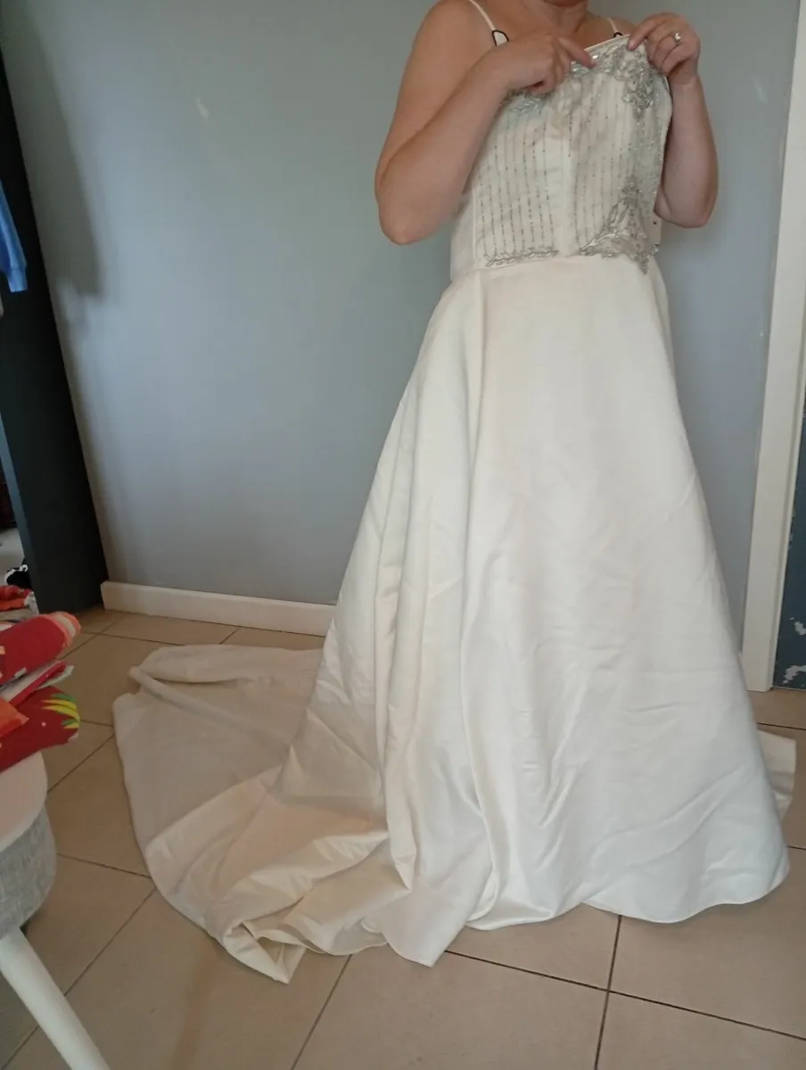 Wedding dress - Image 3