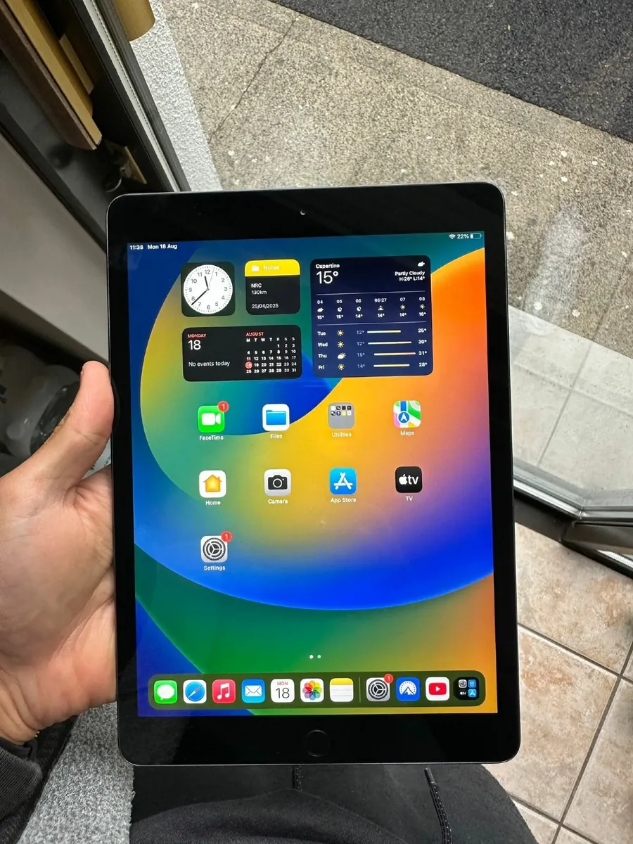 Ipad 8th Gen 32gb - Image 1