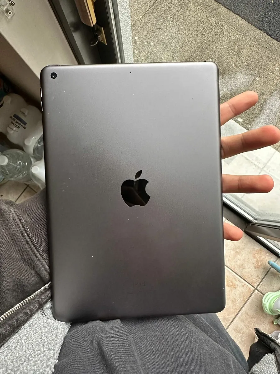 Ipad 8th Gen 32gb - Image 2