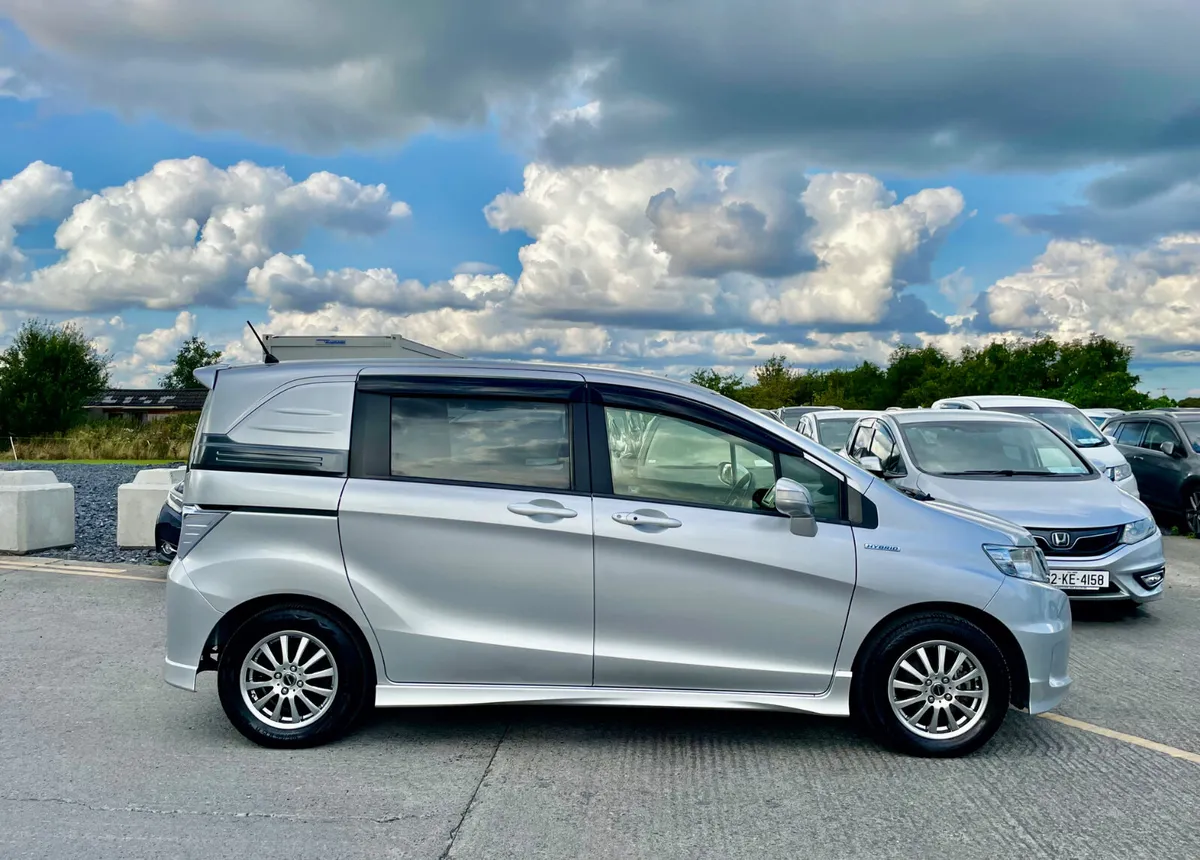 HONDA FREED SPIKE 2014 /1.3 HYBRID/ - Image 4
