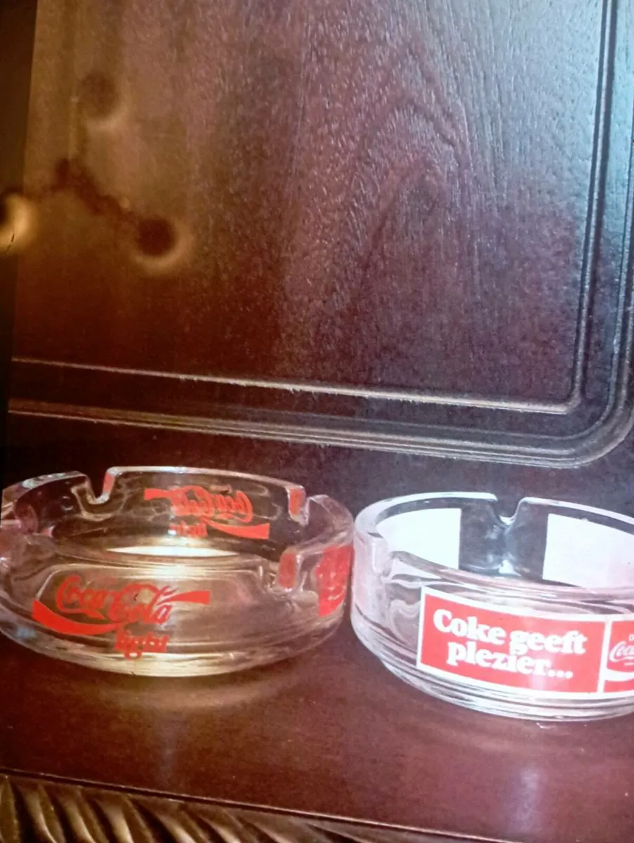 2 VINTAGE COCA COLA GREEDY PLEZIER CLEAR ASHTRAYS - Image 2