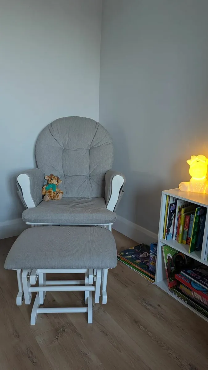 Rocking chair and footstool - Image 2