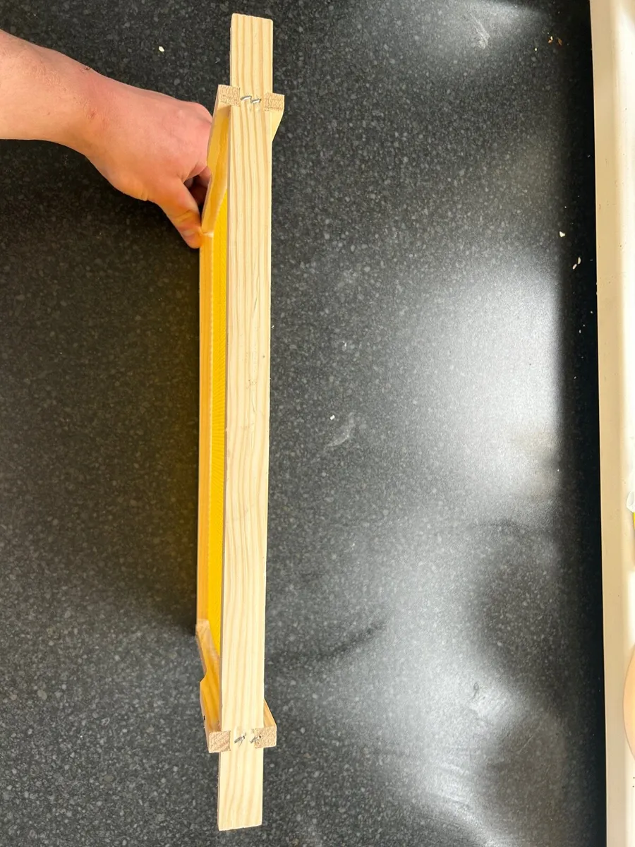 For 10 National bee hive frames, assembled,waxed - Image 2