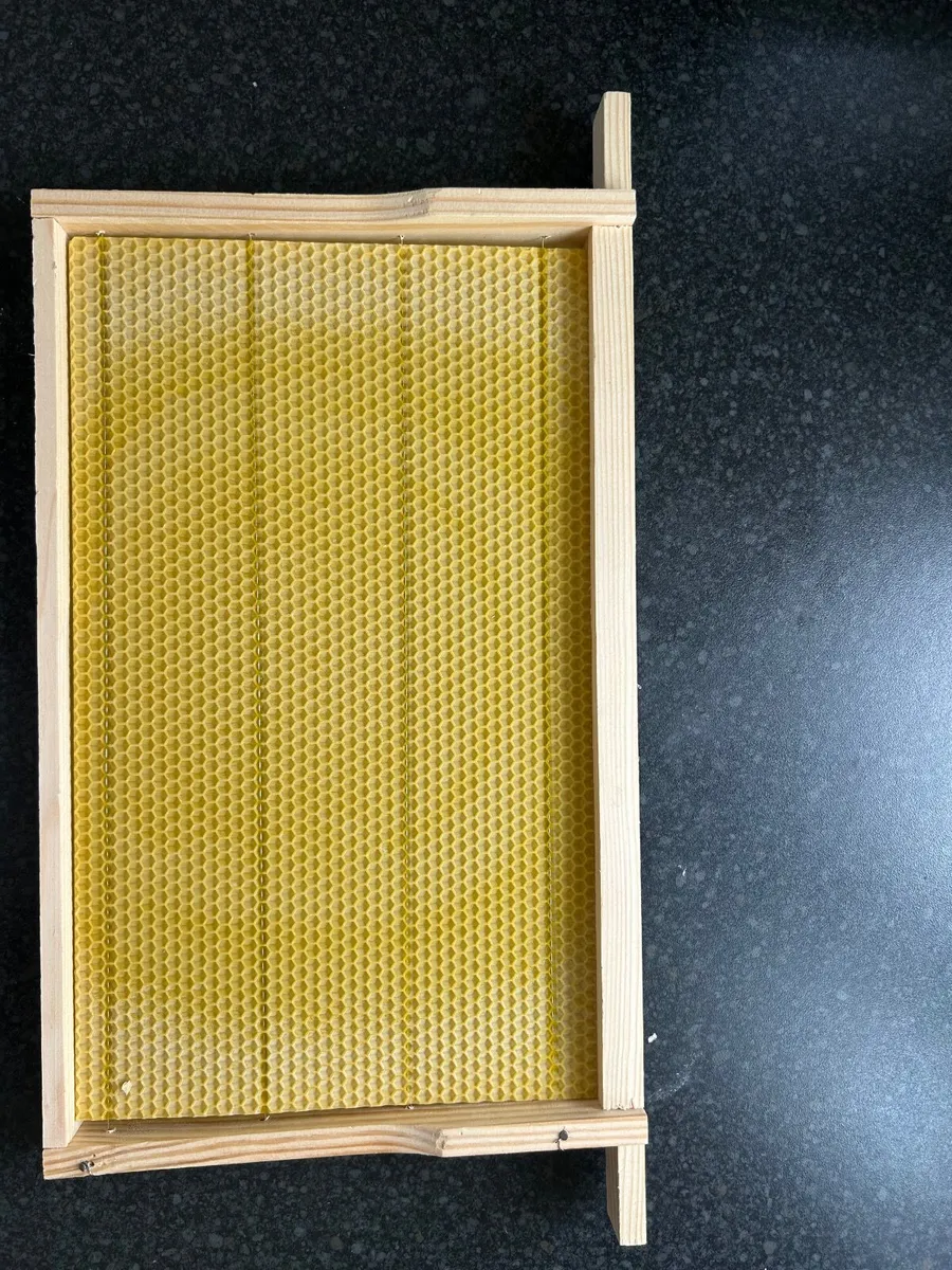 For 10 National bee hive frames, assembled,waxed - Image 3