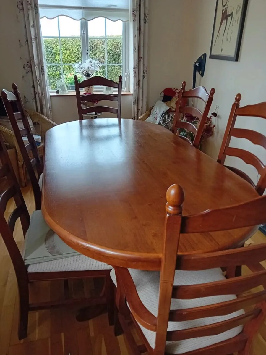 Table and 6 chairs - Image 2