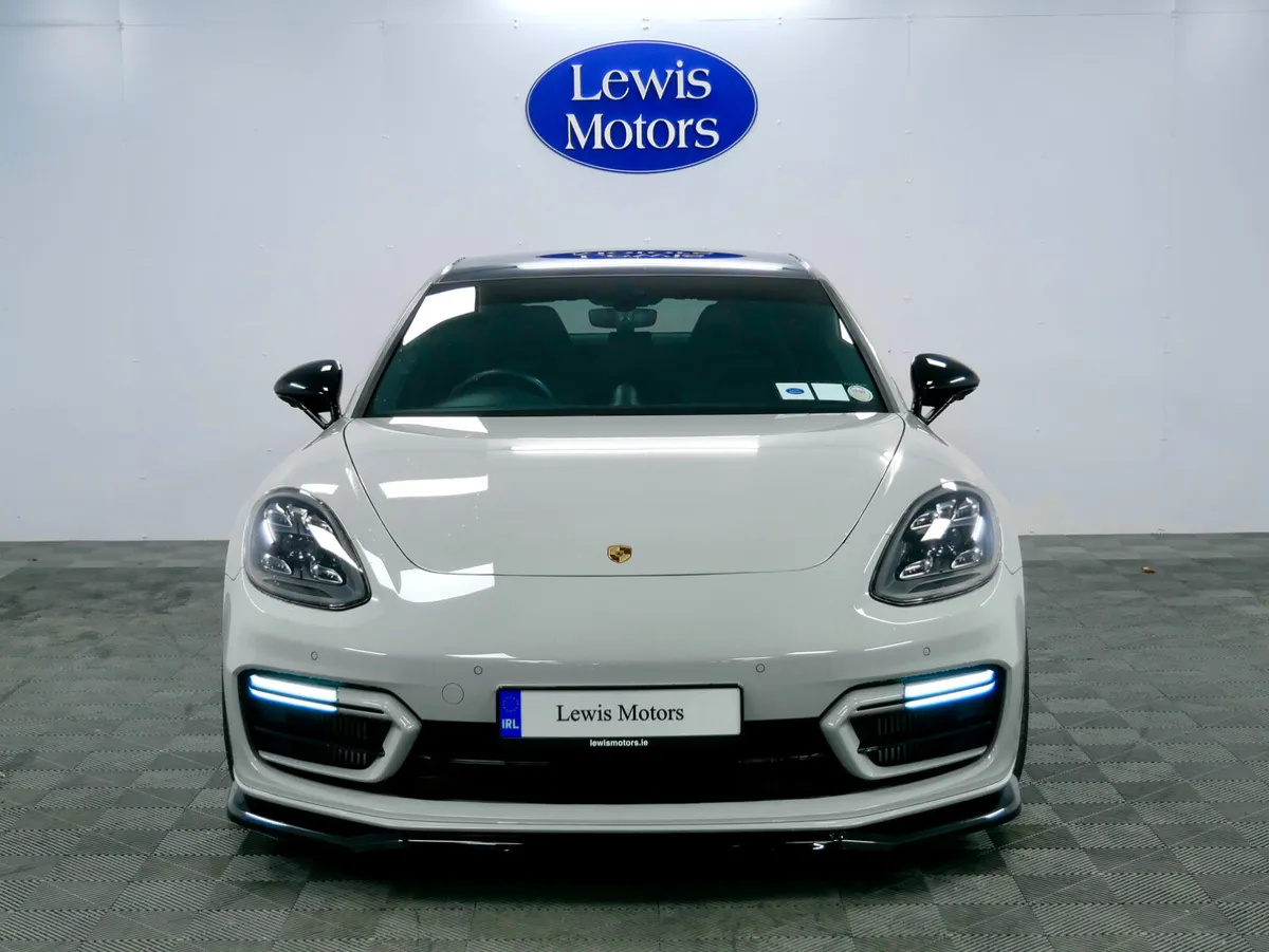 2021 Porsche Panamera 4S E-Hybrid - Image 3